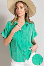 Load image into Gallery viewer, Kelly Green Button Down Blouse
